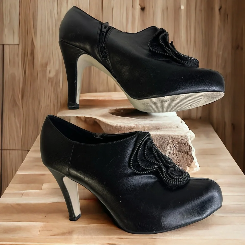 Madden Girl Black Leather Rokker Ruffled Zipper Bootie 4 Inch Heels Womens 11